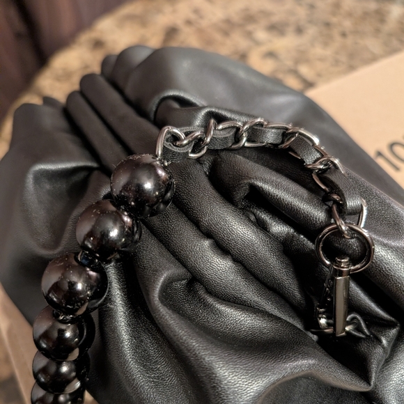 Badgley Mischka Sleek Black Crossbody Bag - Picture 7 of 8